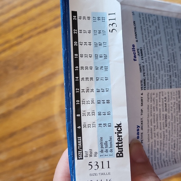 Butterick Classics Sewing Pattern 5311 - Picture 3 of 3